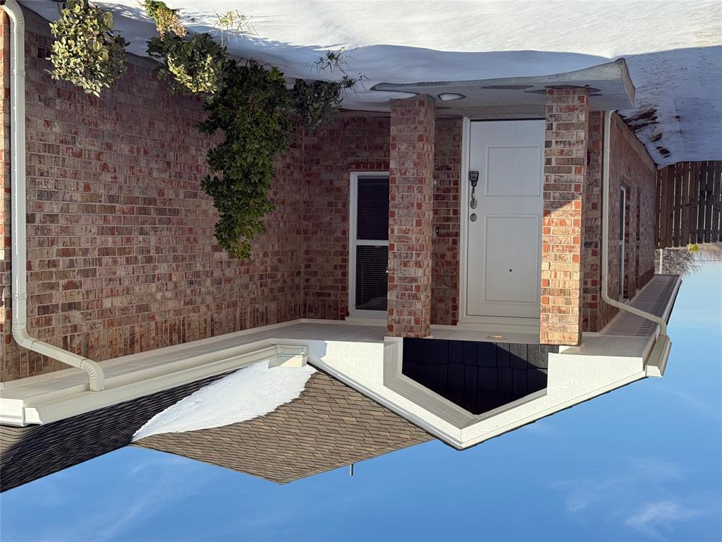 SUPER CLEAN! This home is ready for a new family. Three bedrooms, two bathrooms. A short walk to Broadmoore  Elementary school. A specious kitchen with a pantry! The washer, dryer and refrigerator are included in the lease. More pictures when the snow melts.