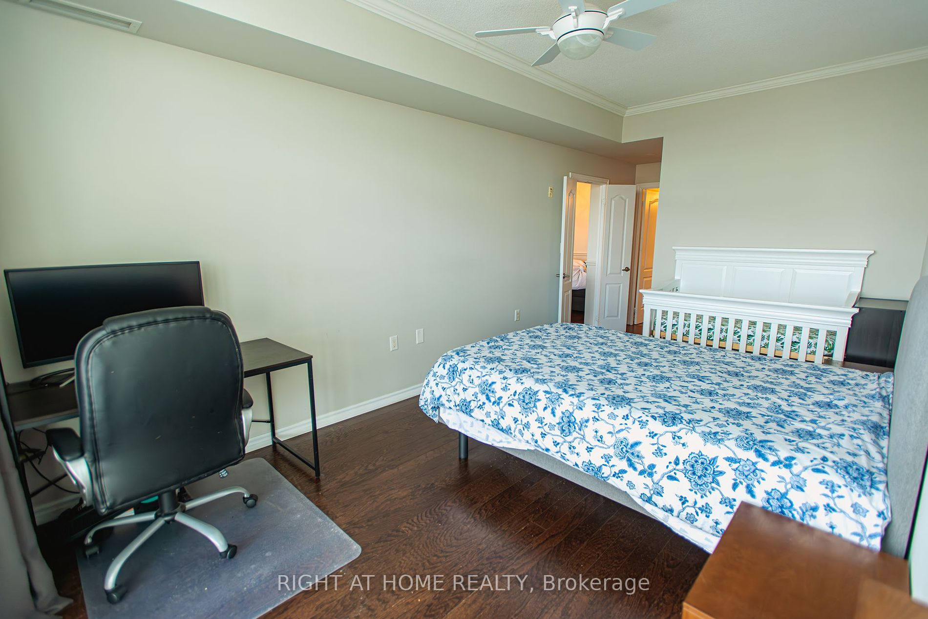 3830 Bathurst St 805