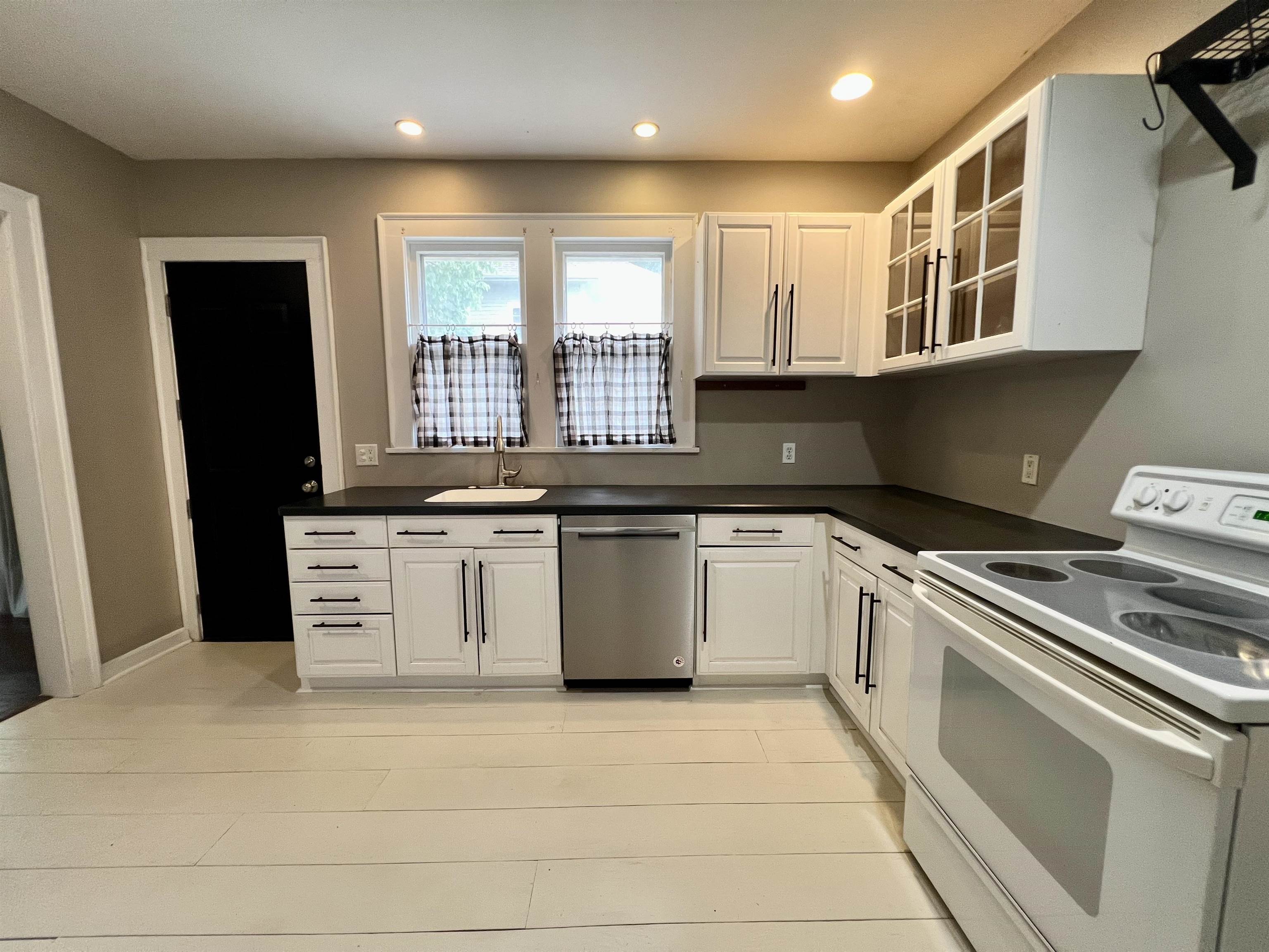 1103 Mansfield