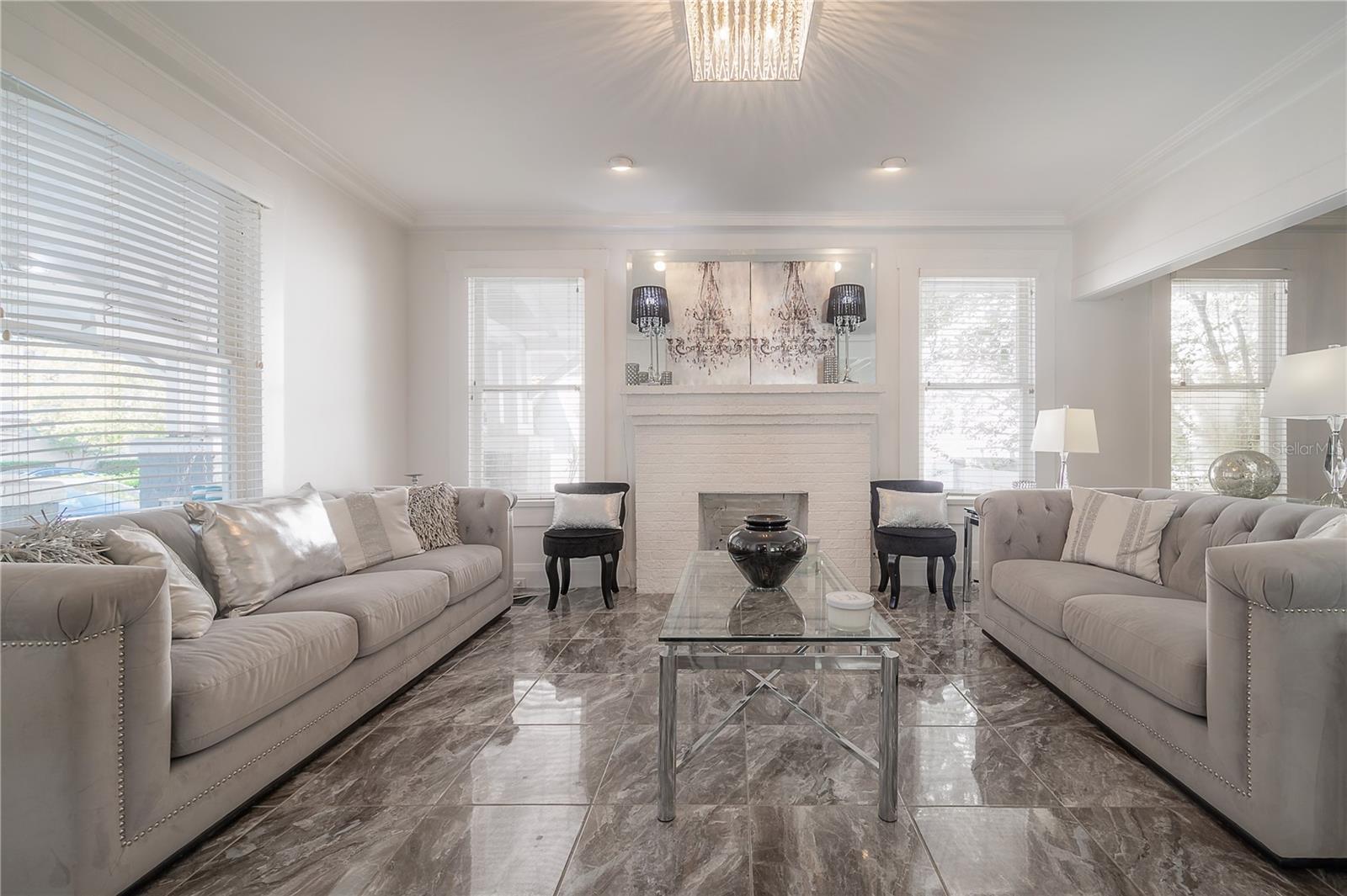 2921 W El Prado Boulevard