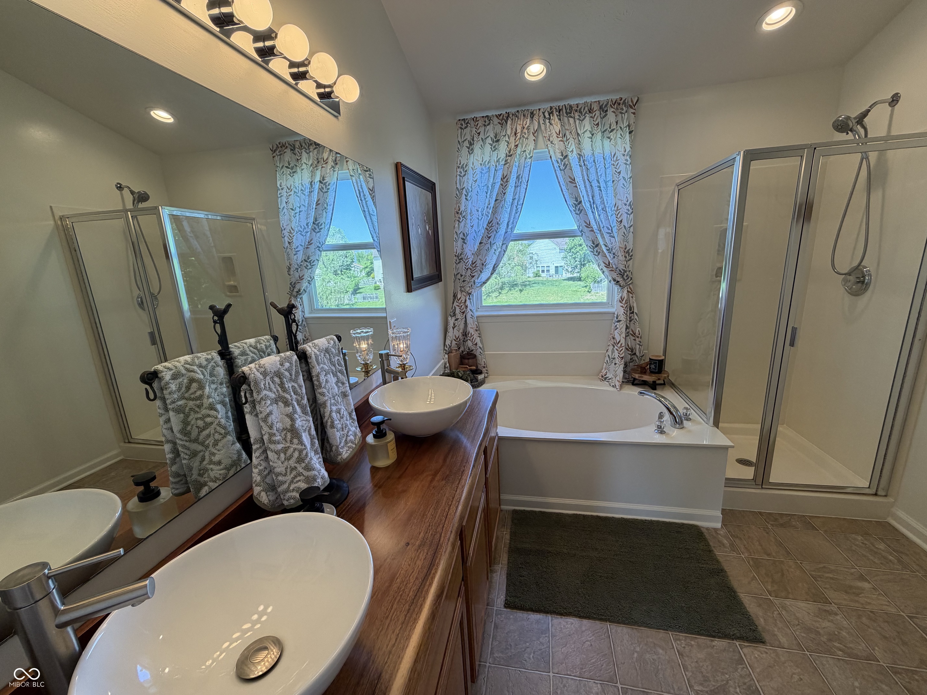 5752 Columbia Circle S