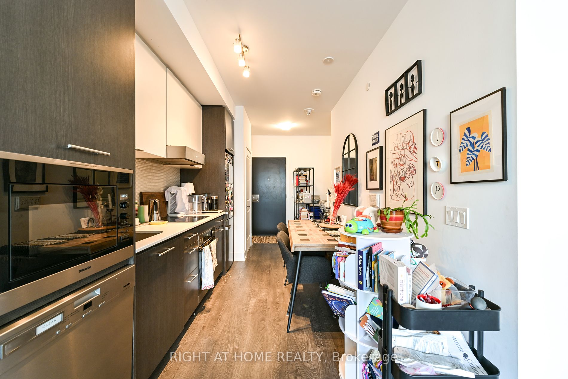 11 Lillian St 1008