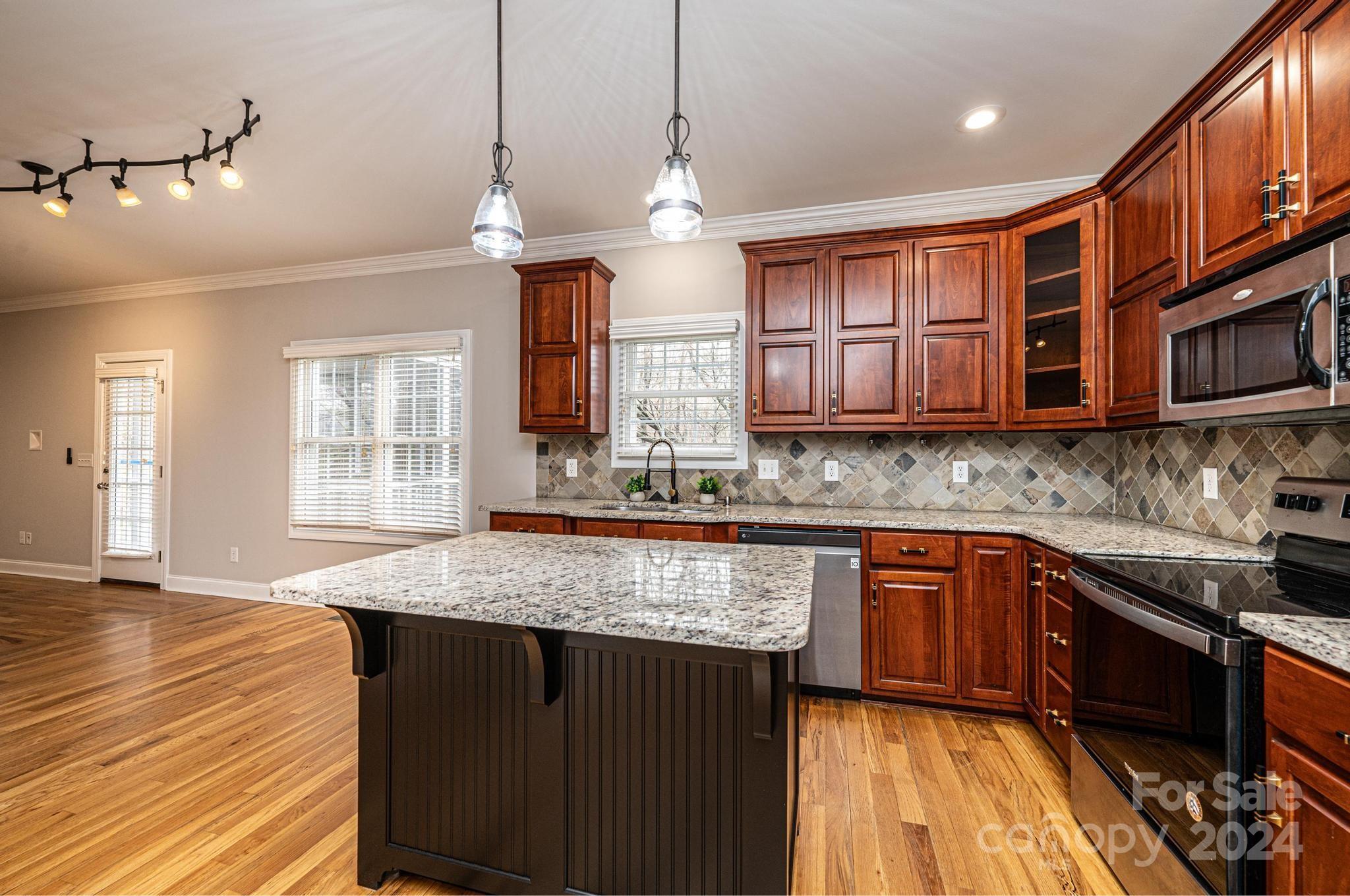 1021 38th Avenue NE 30
