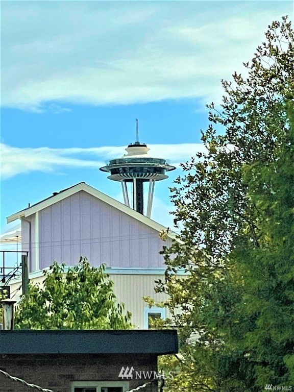 1209 Aurora Avenue N