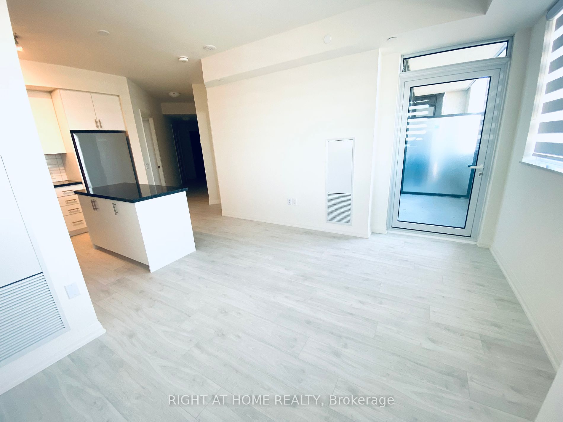 9000 Jane St 1424