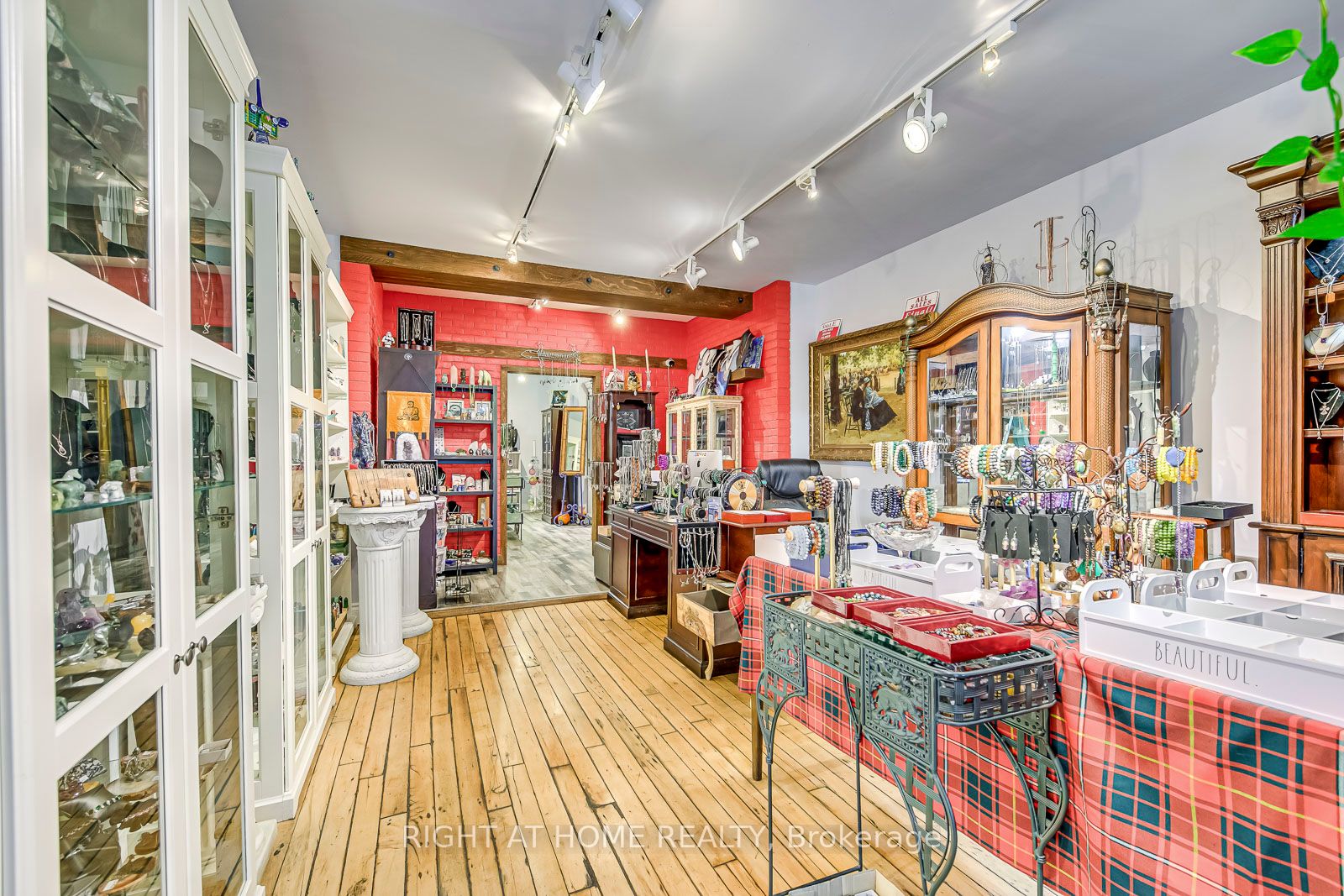 393 John St