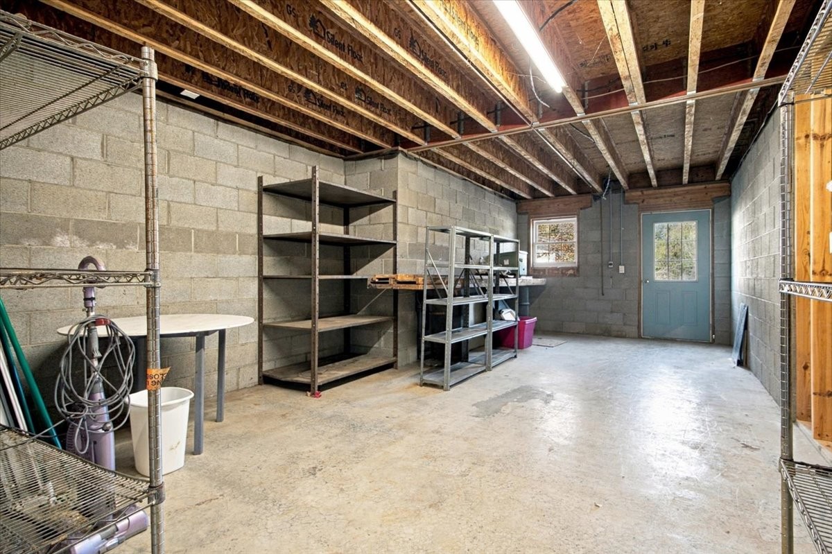 2440 Maple Grove Rd