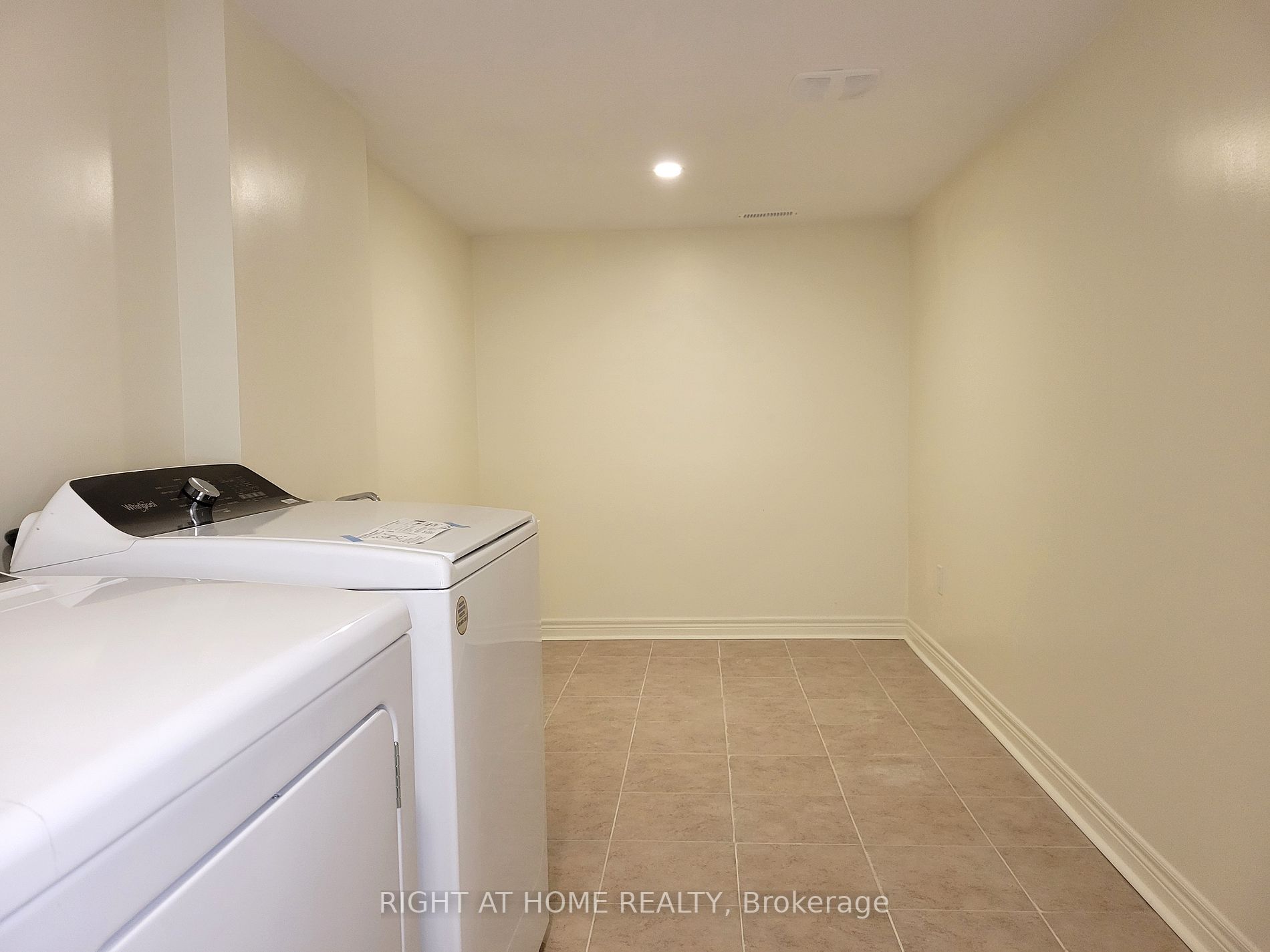 1265 Jim Brewster Circ