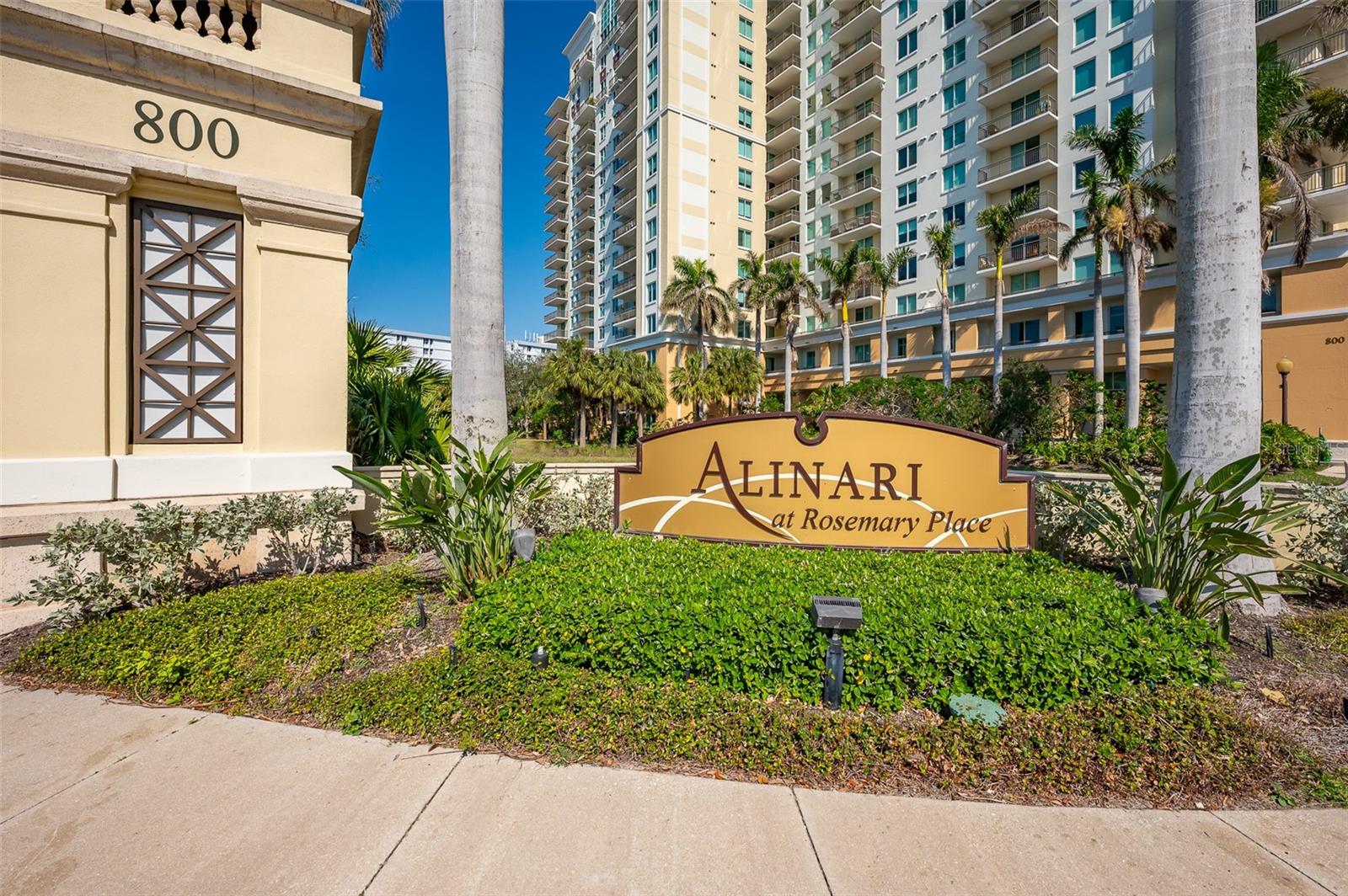800 N Tamiami Trail 815