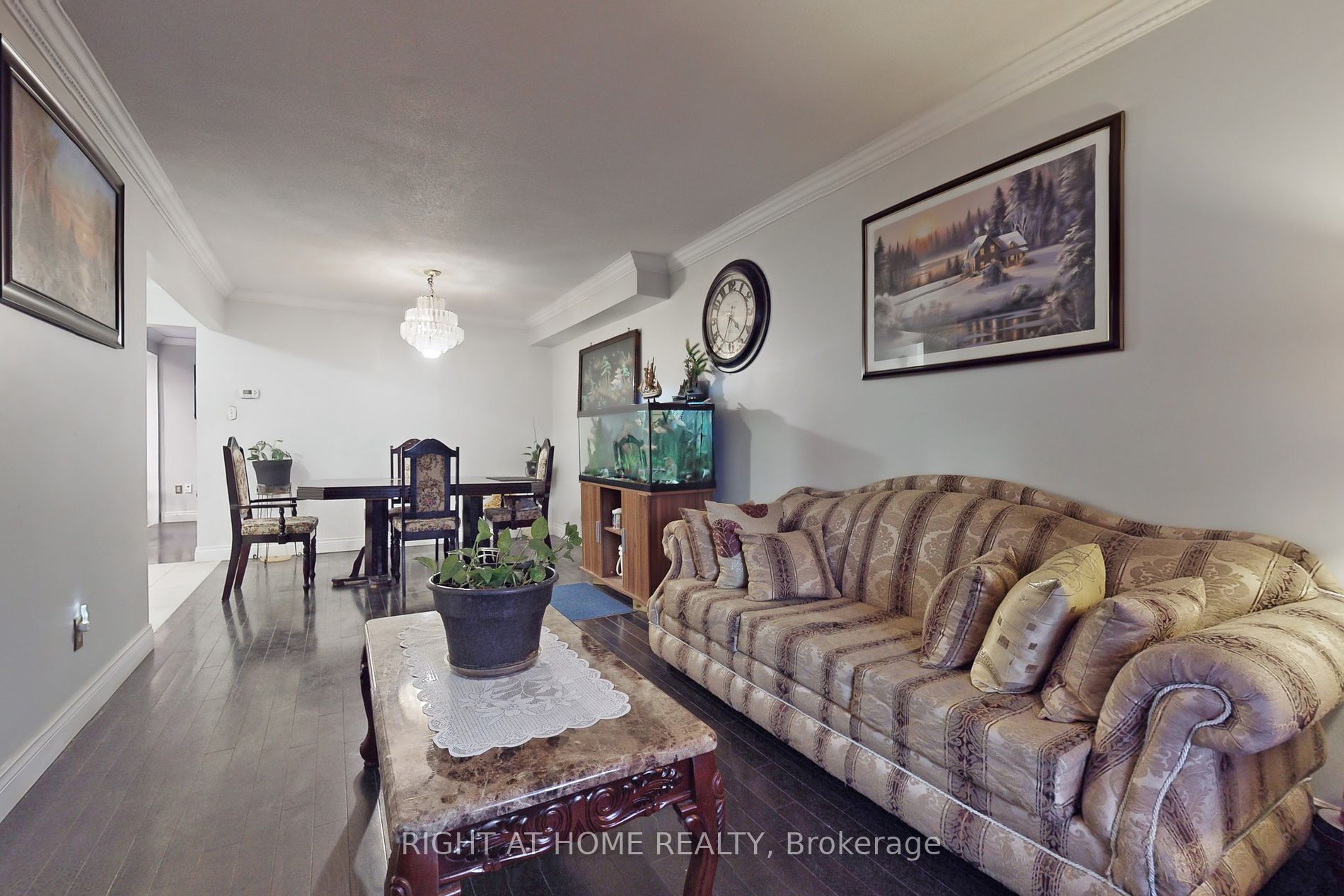 22 W Carr Dr