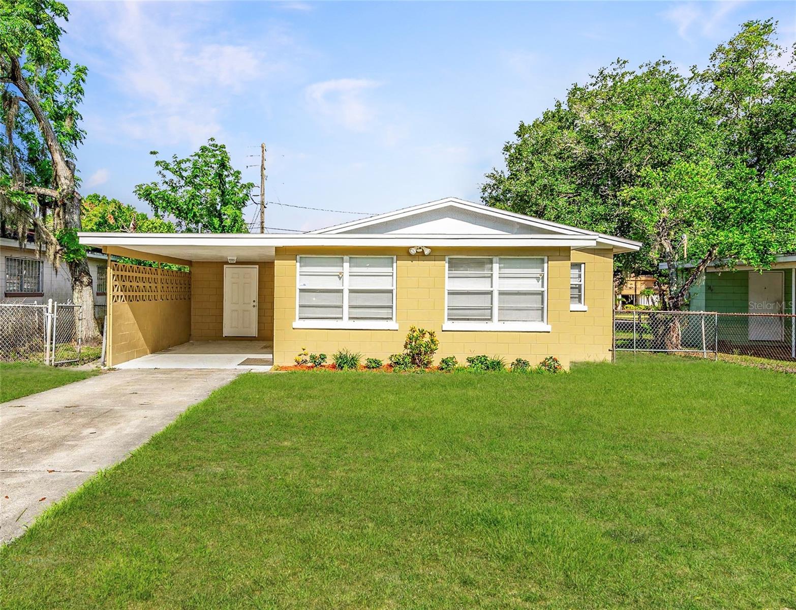 2112 Bassedena Circle W