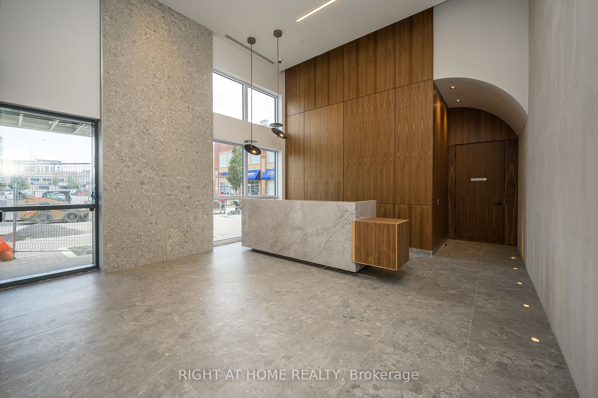 509 W Dundas St 605