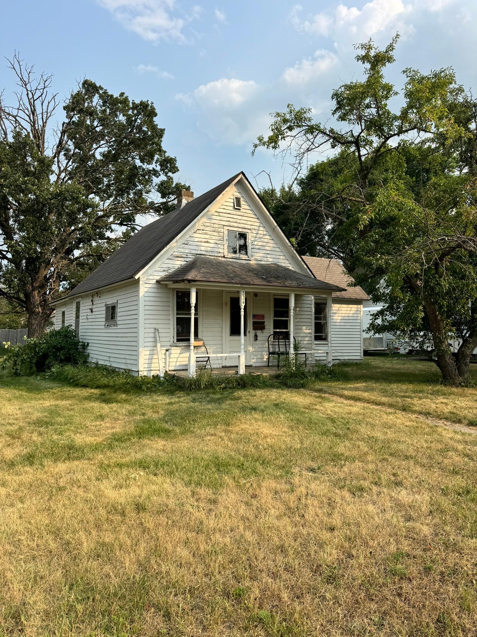Discover this 2-bedroom house with, newer flooring, nestled on a spacious corner lot in the heart of town. You'll be just minutes away from all the shops and amenities you need. Don’t miss the opportunity to make this home your own, it’s being sold as-is, ready for your personal touch!