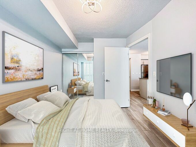 16 Yonge St 803