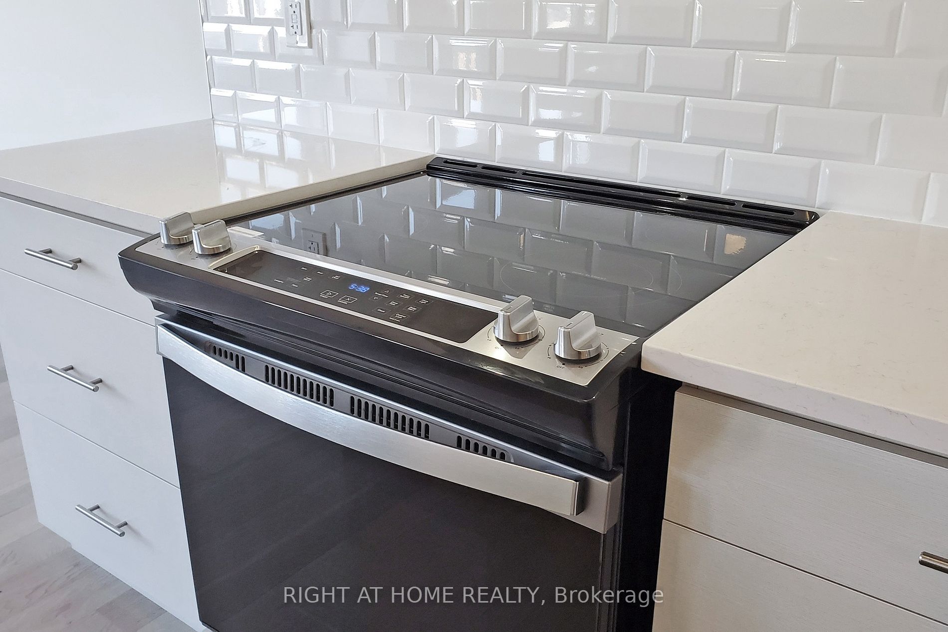 106 E Settlers Road Rd