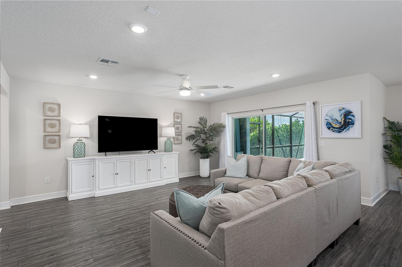 9144 Royal River Circle