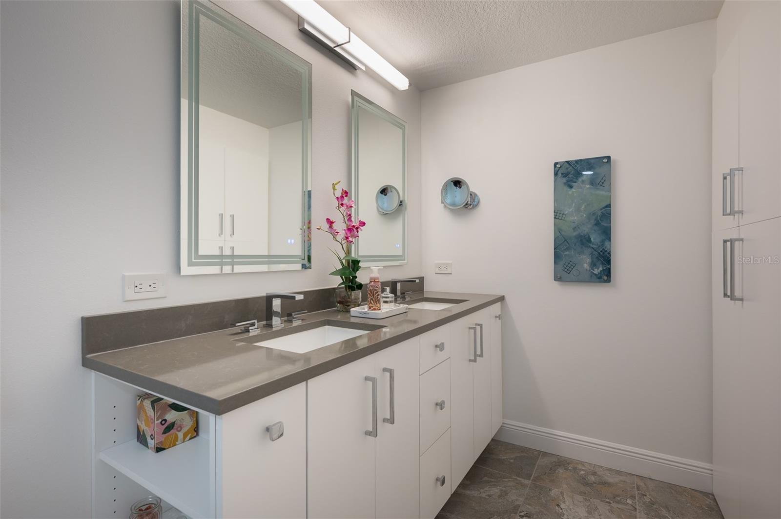 800 N Tamiami Trail 815