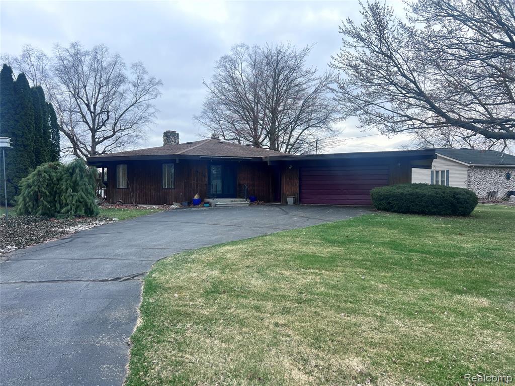 Why drive "Up North" when you can have private all sports Lake Shinanguag located just 12 miles North of Clarkston on M-15. Architectural Gem, Mid Century Modern with vaulted ceilings featured in family room, living room, dining room & kitchen. Open floor plan.  Front entry to open living room / dining room. Kitchen overlooks expansive family room with extensive lake views and floor to ceiling stone fireplace.  4 bedrooms, 2 full baths. Open staircase to basement ready for your finishing touch. Enjoy your morning coffee or an evening beverage on the composite deck taking in the water views. Convenient 1st floor laundry and 2.5 car attached garage. Get ready for Summer & Lake Living!