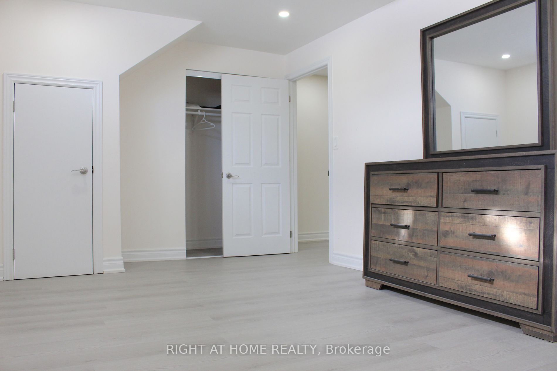 32 Clydesdale Dr Basement