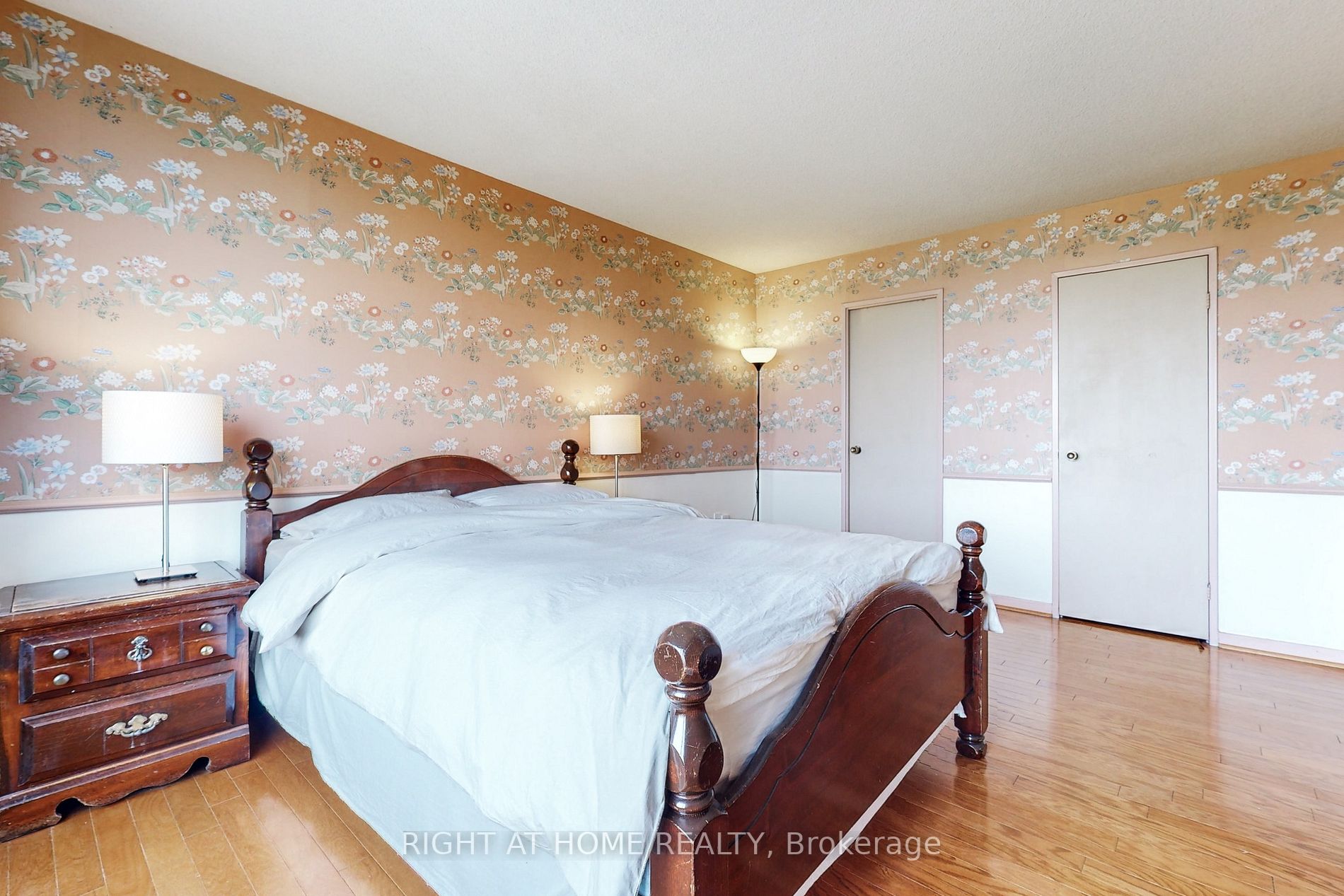 2045 W Lake Shore Blvd 507