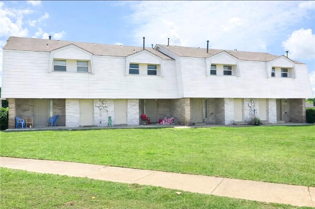 2br 1.5 ba 4-plex with fireplace. Bedrooms are spacious with large walk-in closets. Walking distance to Eisenhower Elementary and Griffin Park. Water/garbage included. Tenant's pay ONG for Gas and OEC for Electric.