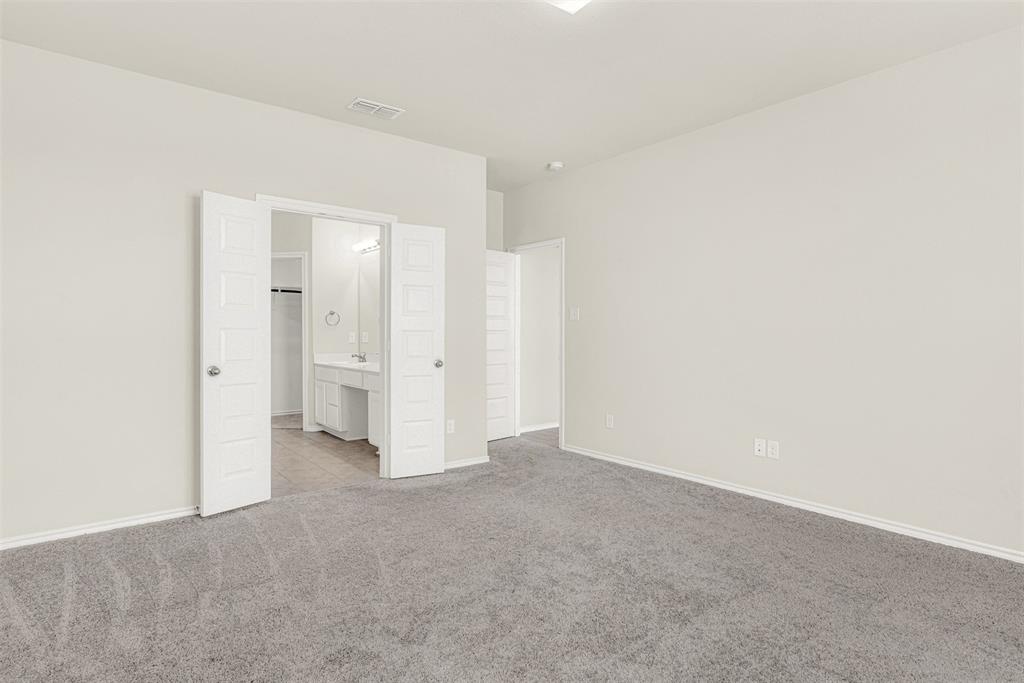 949 Ravenwood Lane