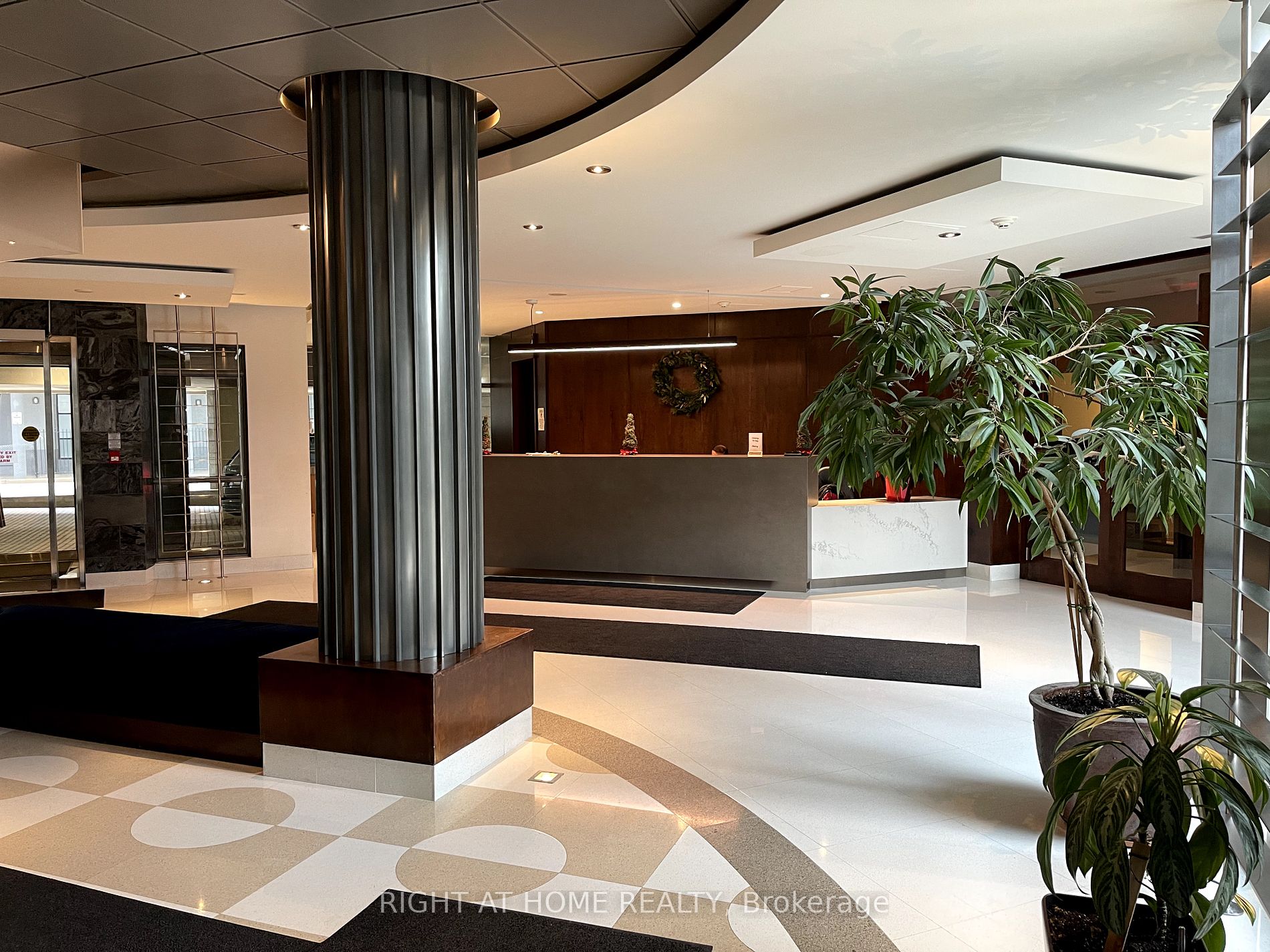 410 W Queens Quay 1205