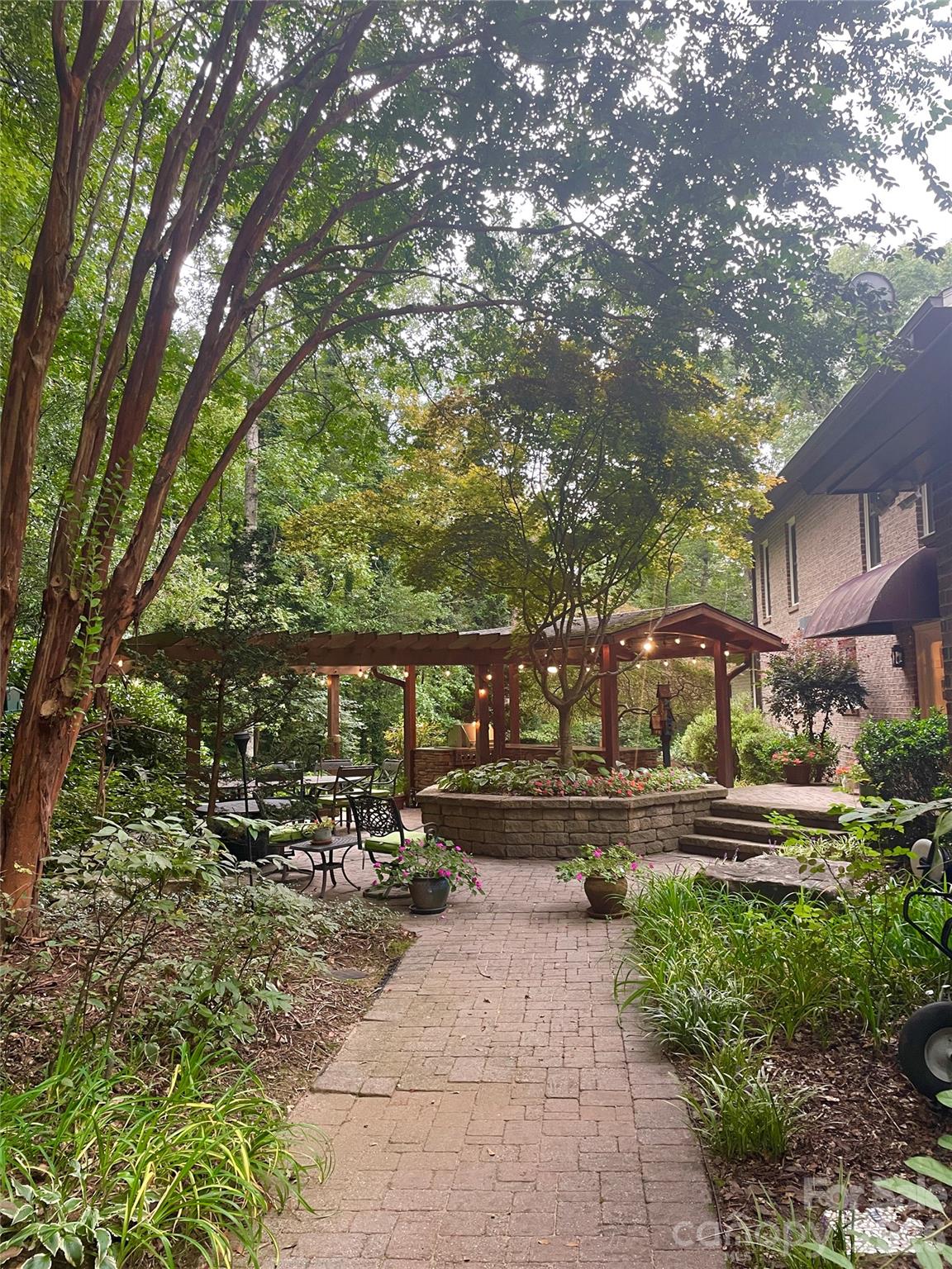 112 Parkland Street