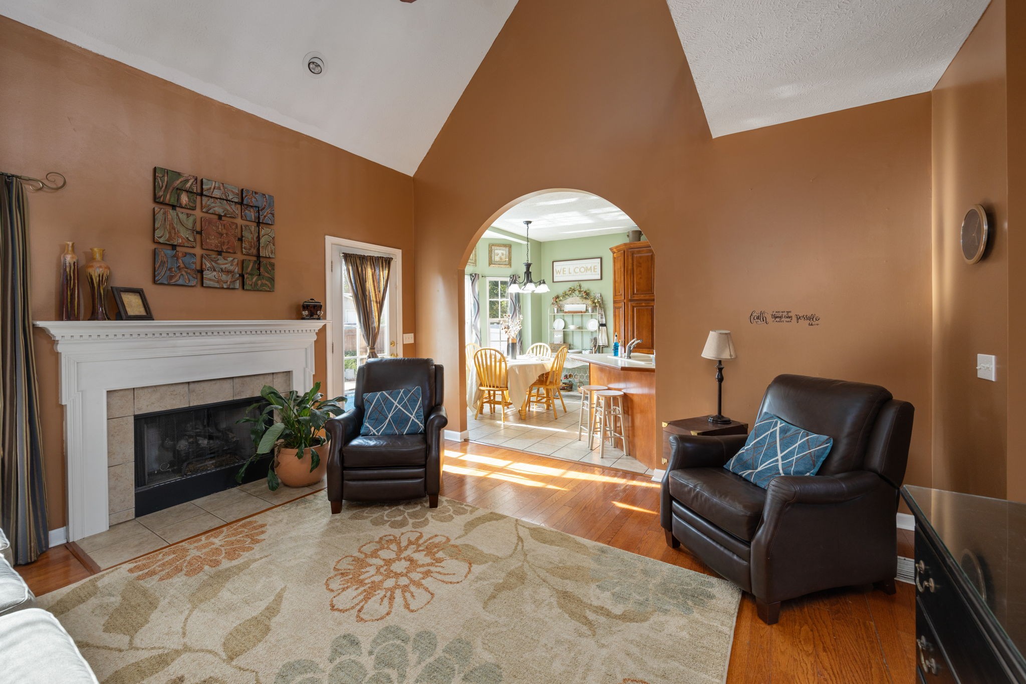 220 Iroquois Dr