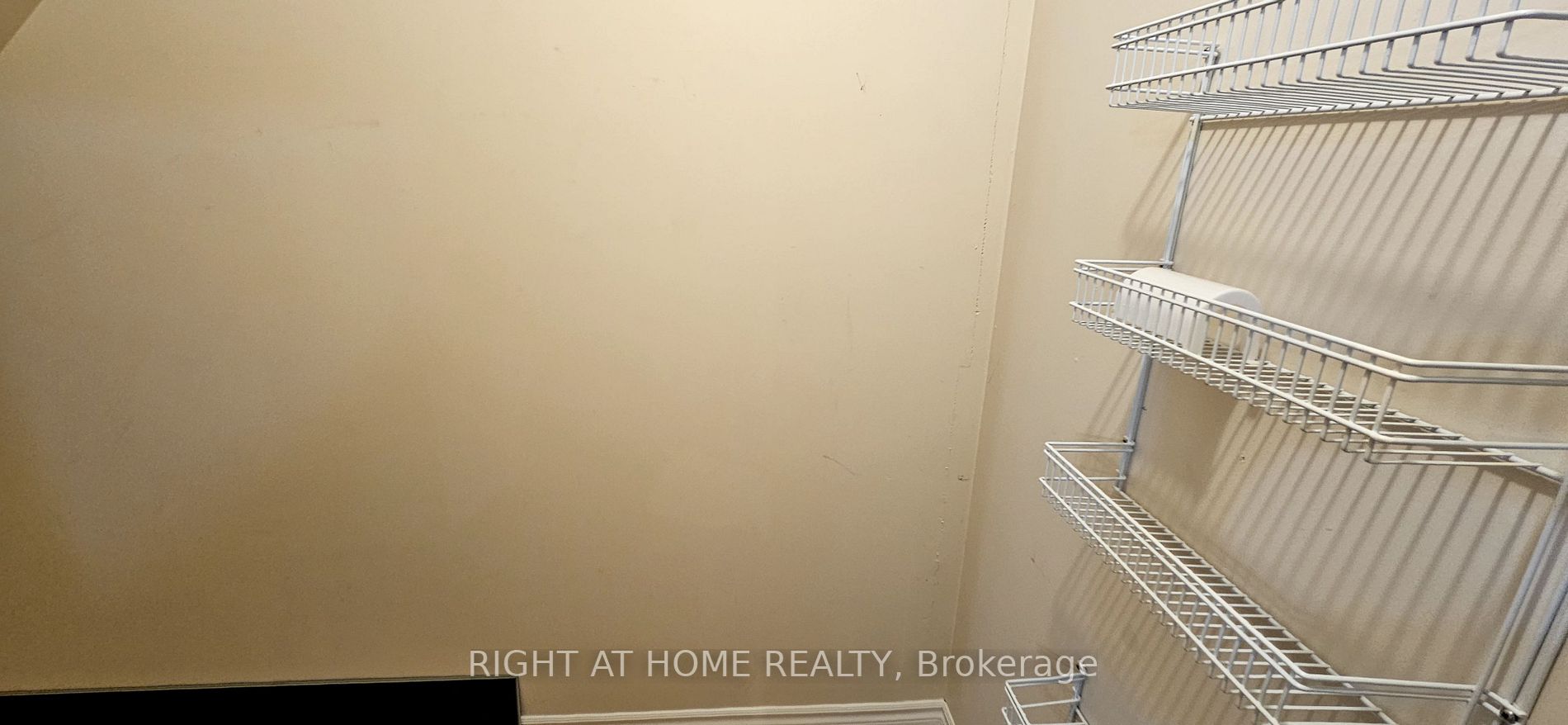 61 Town Centre Crt Th67