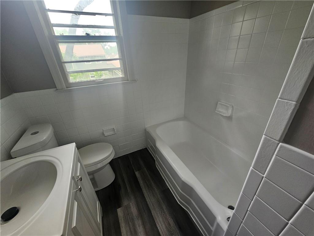 800 - 802 E 75th Terrace