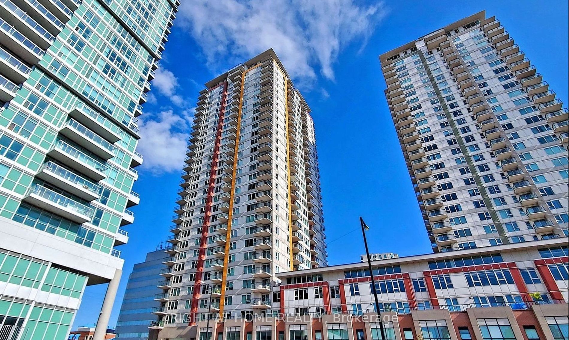 25 Town Centre Crt 2611