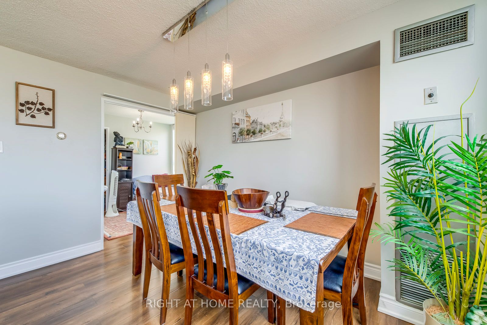 3700 Kaneff Cres 1412