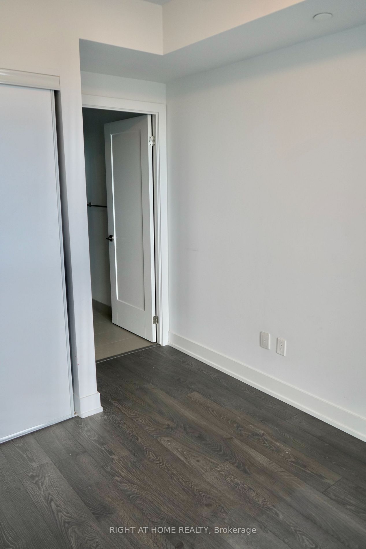 2550 Simcoe St 1109
