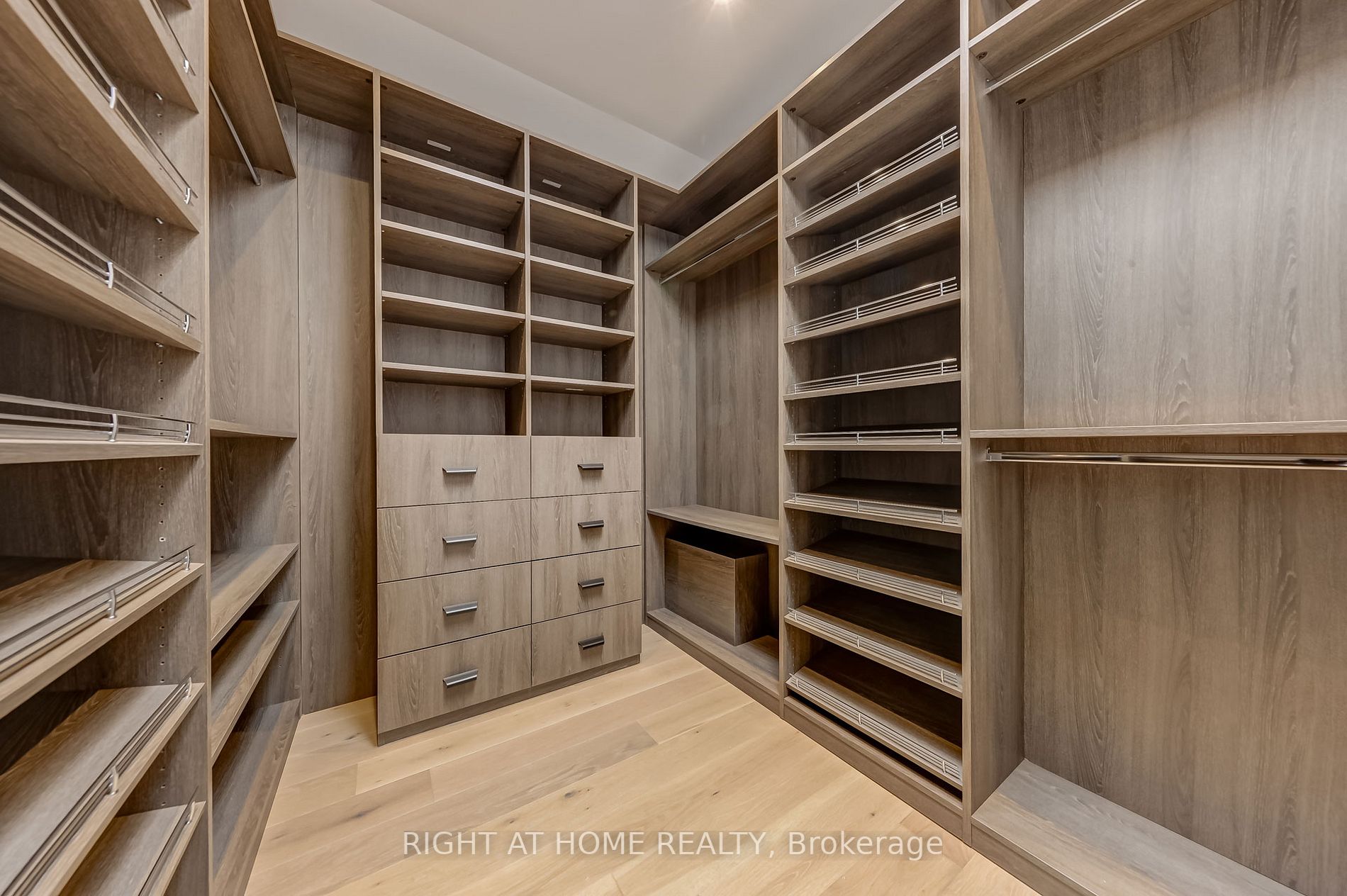 102 Parklea Dr