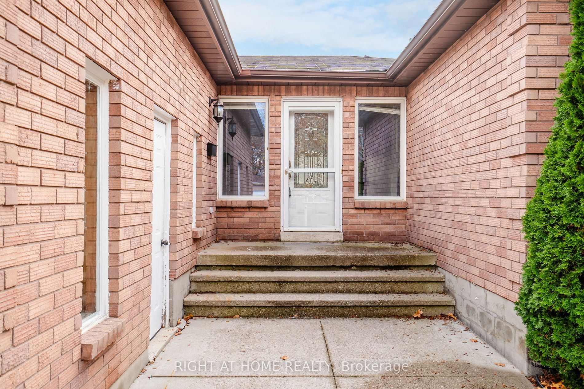 1052 Dina Cres