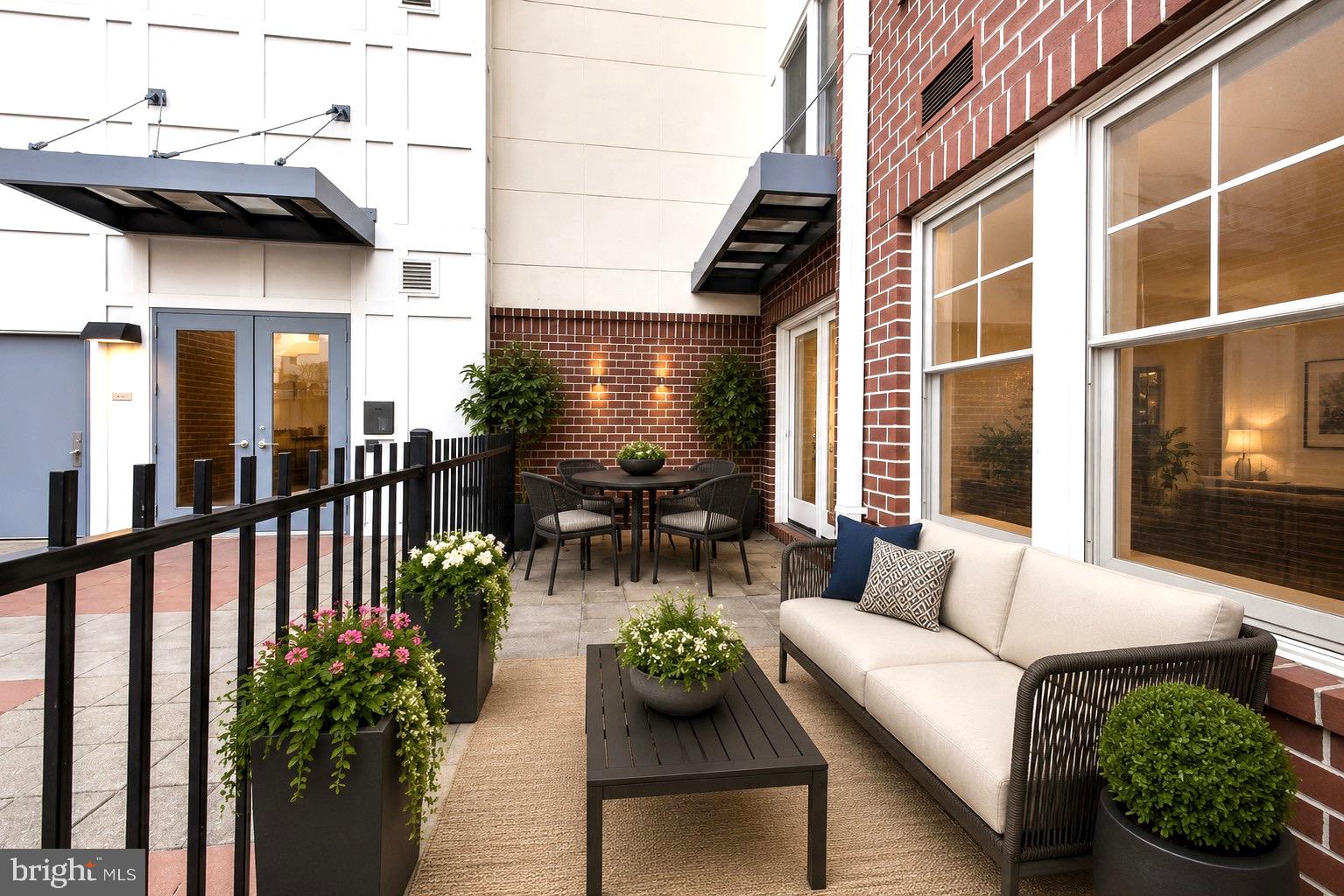 1418 N Rhodes Street B120