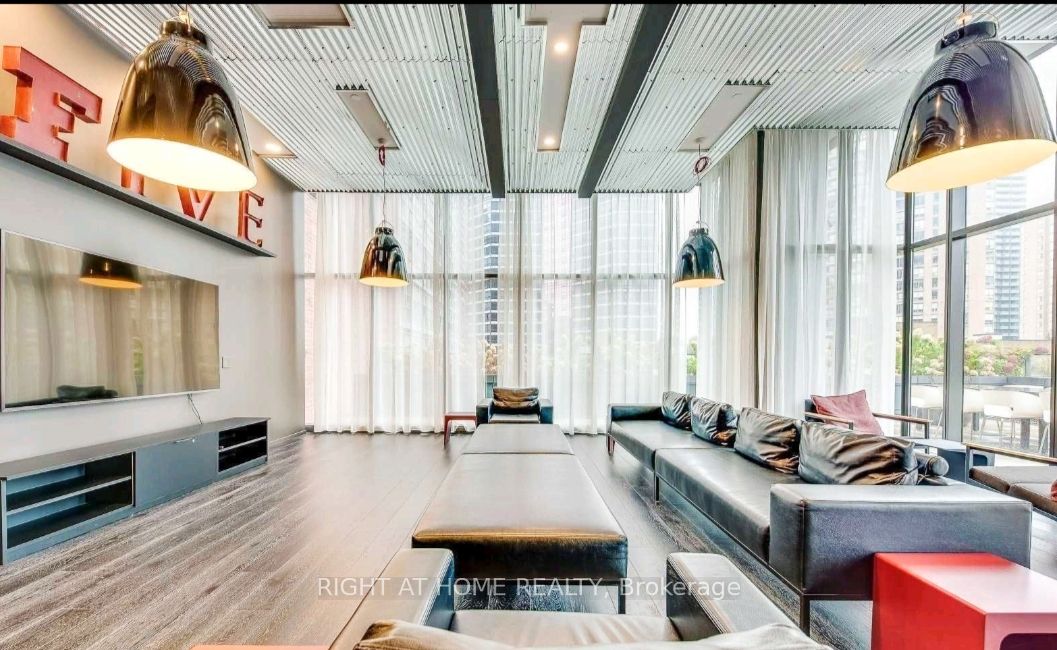 5 St Joseph St 608