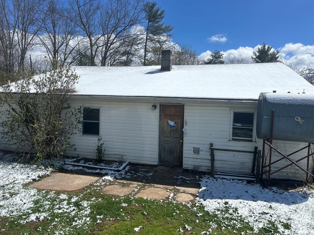 CONVENIENT LOCATION WITH IN QUIET AREA BUT STILL CLOSE TO TOWN AMENITIES.  BRING YOUR IMAGINATION AND MAKE THIS YOUR HOME.  THIS GREAT DEAL WON'T LAST LONG.