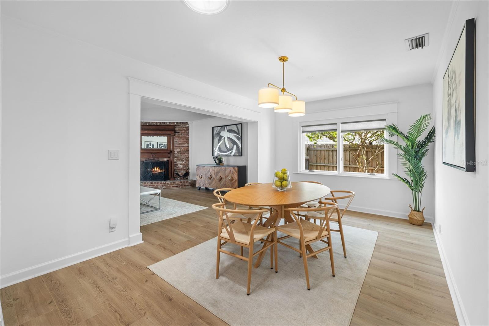 3913 W Eden Roc Circle