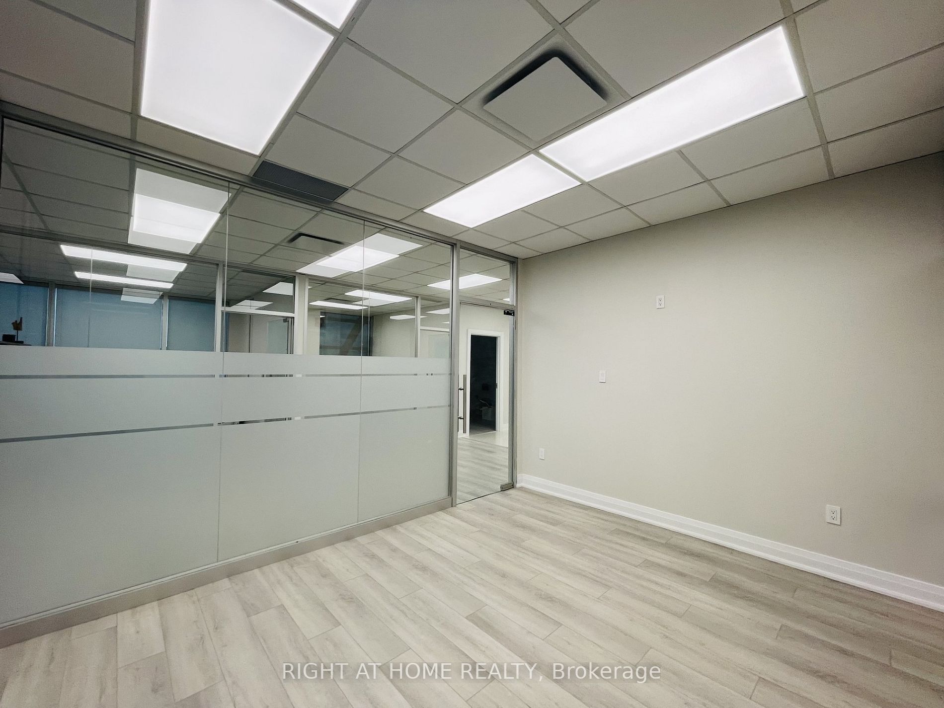 15 Wertheim Crt 204