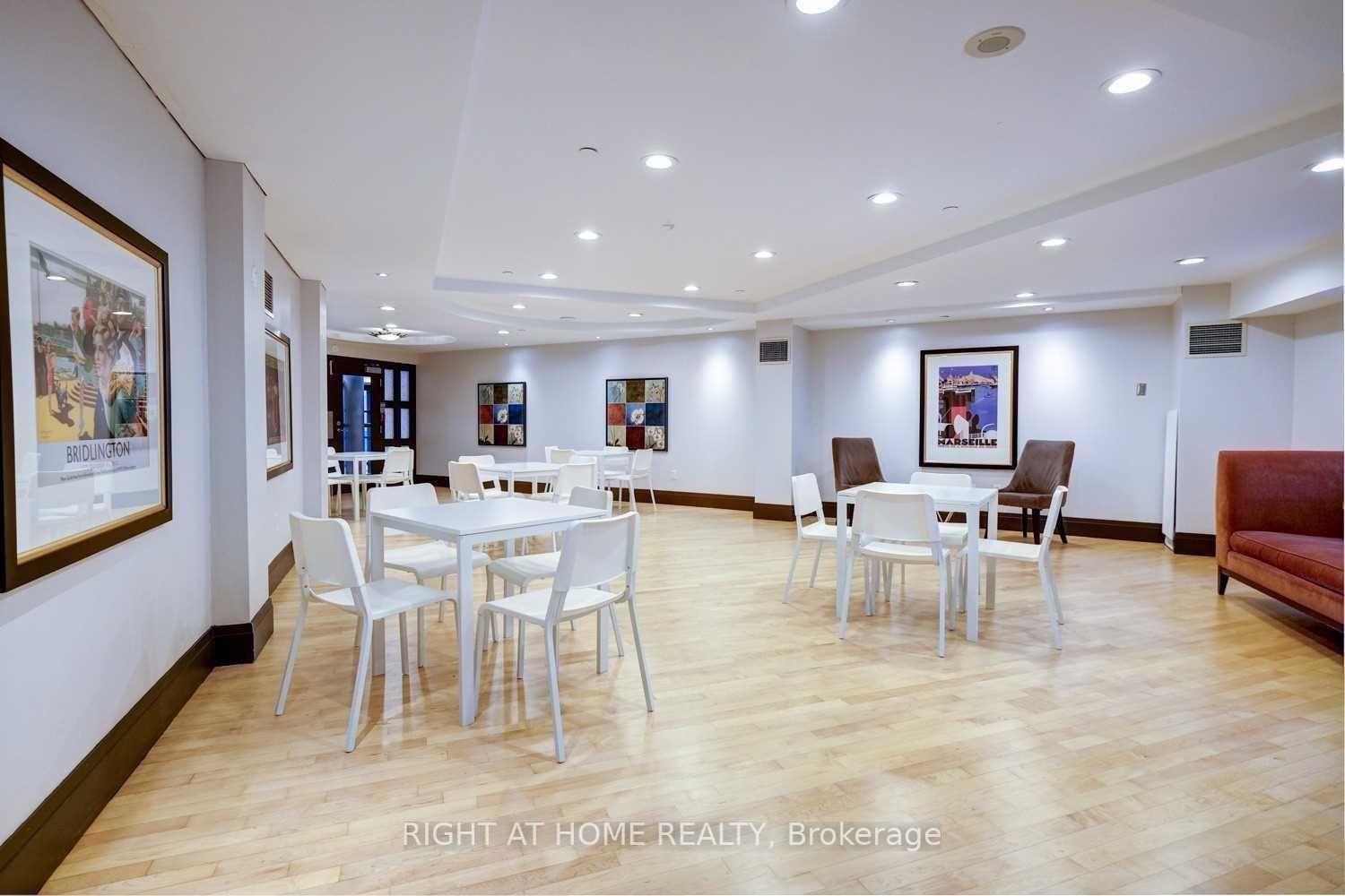 33 E Sheppard Ave 3111