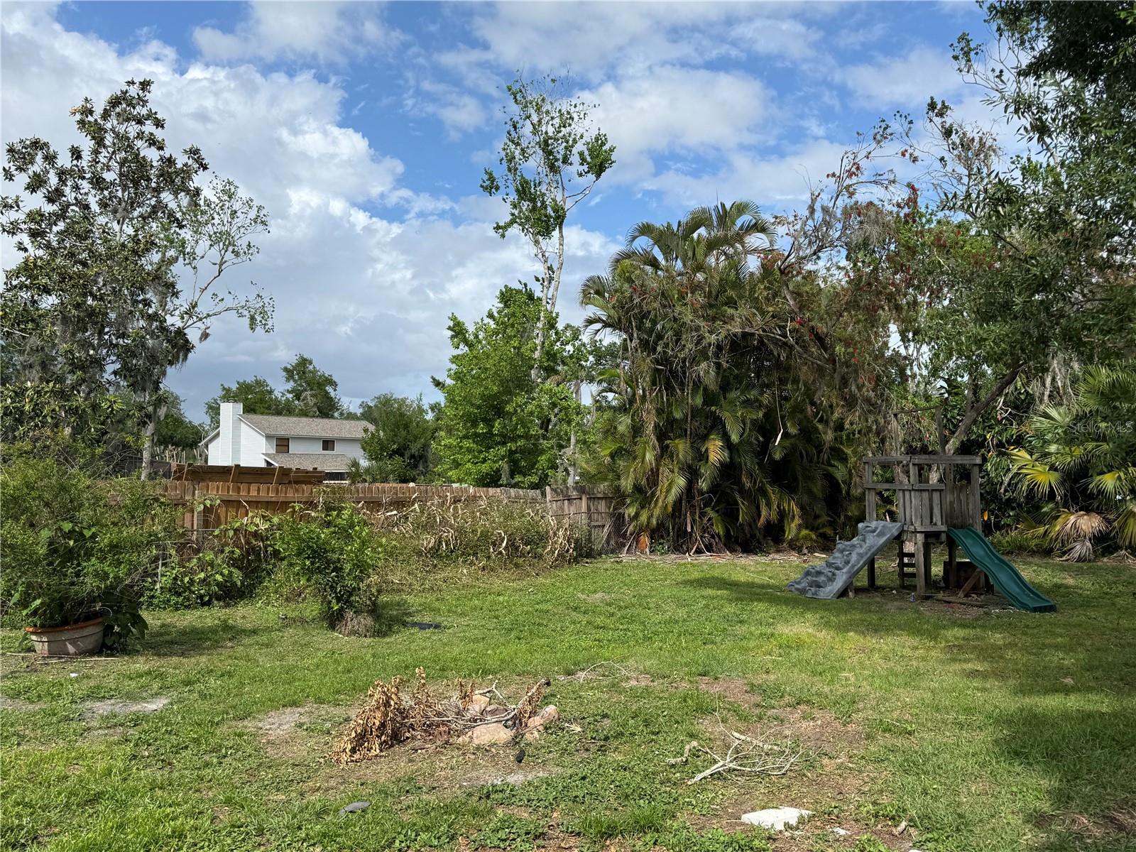 5012 Woodlawn Circle W