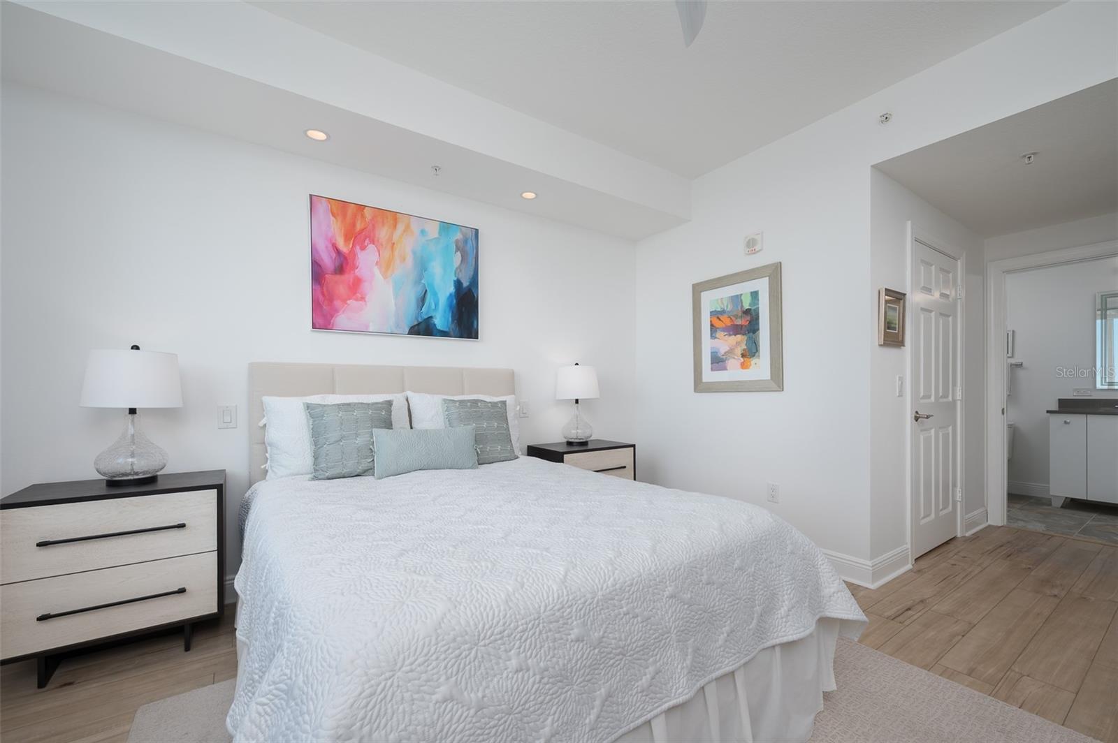 800 N Tamiami Trail 815