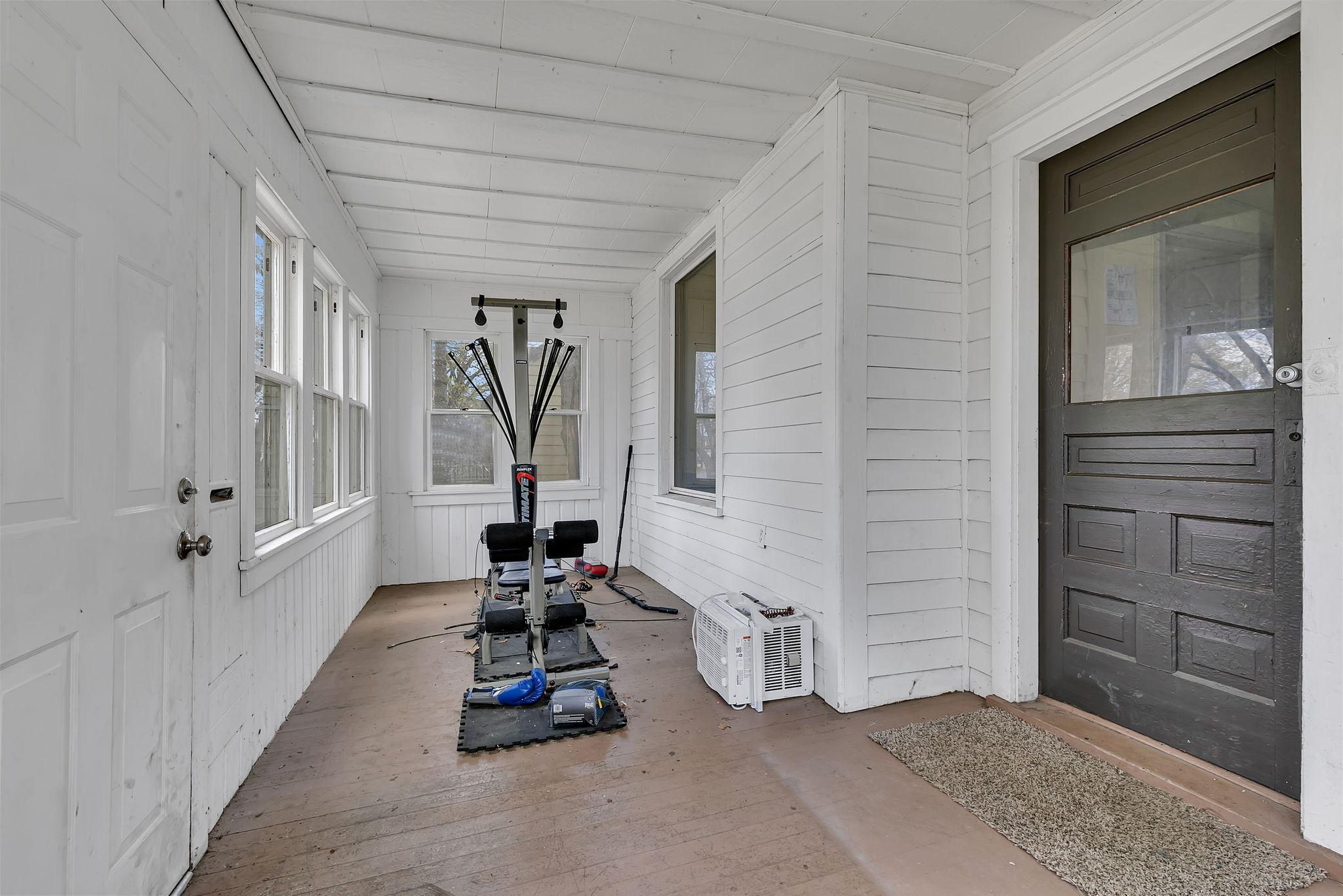 215 3rd Avenue NE