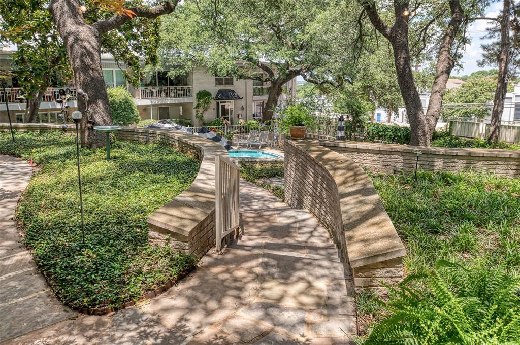 2301 Ridgmar Plaza 8