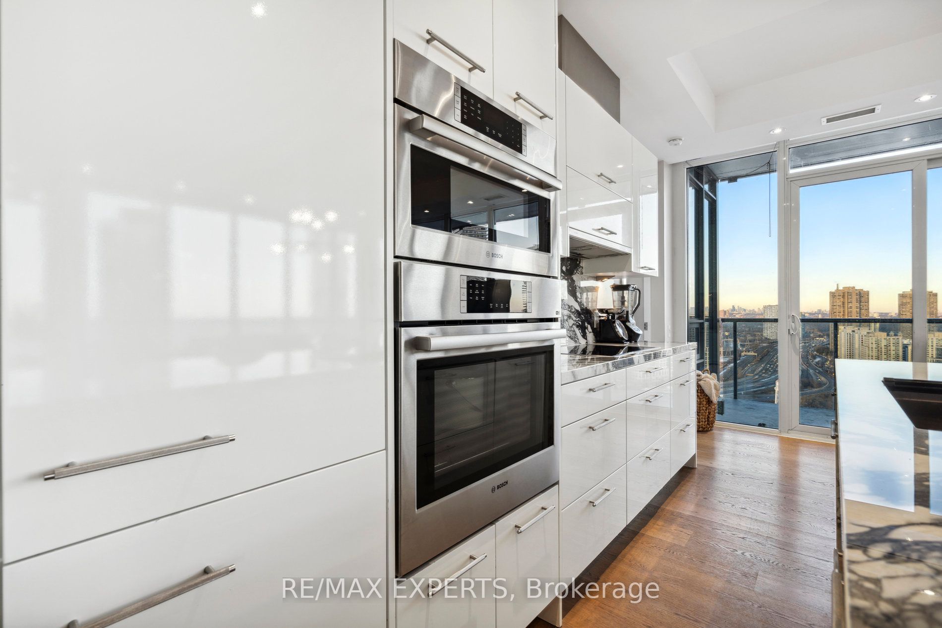 90 Park Lawn Rd PH-3007