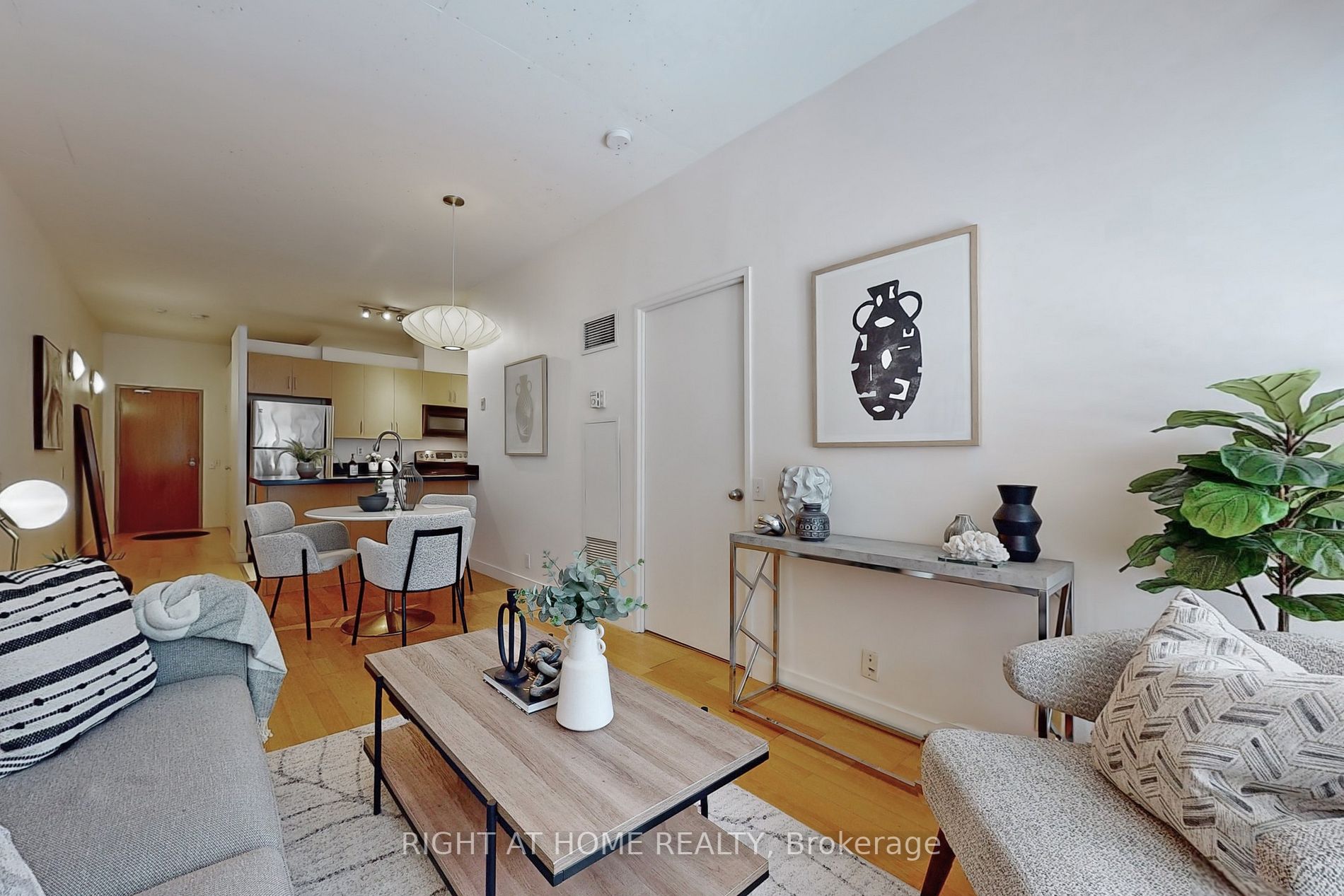 36 Charlotte St 405
