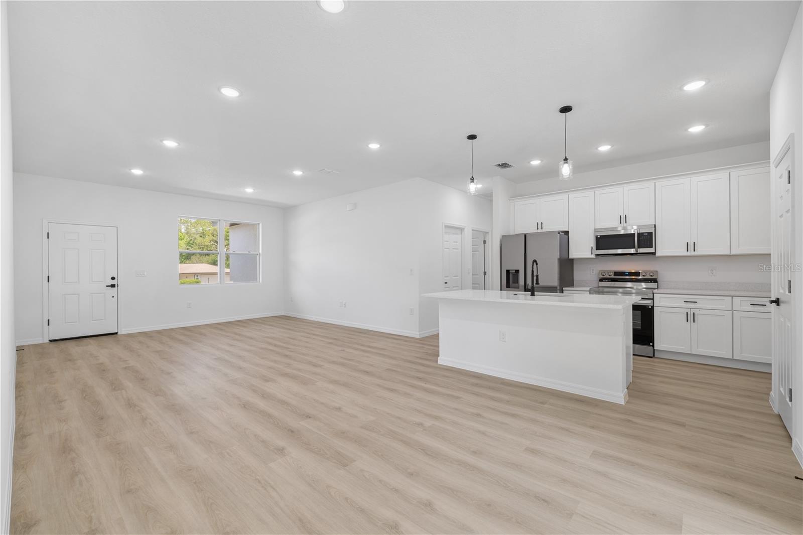 3261 W Gainesville Drive