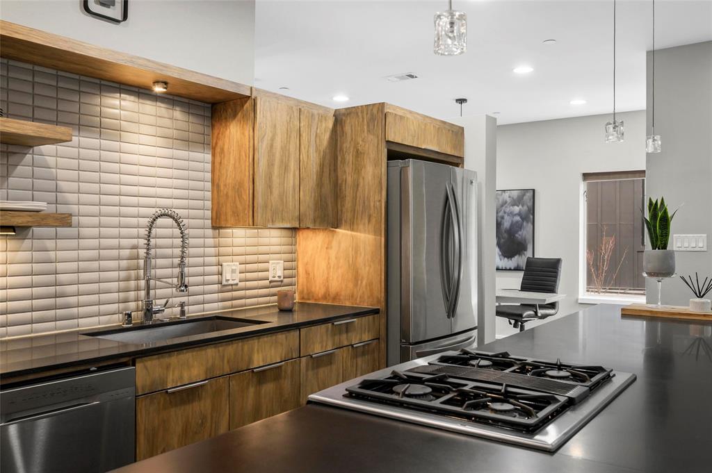 5205 Capitol Avenue 9